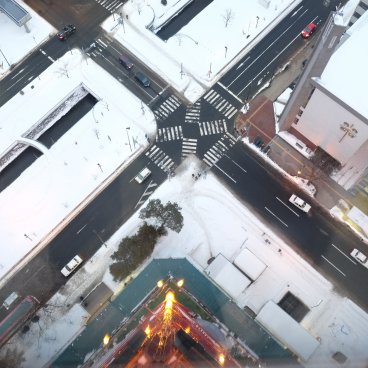 Tour de télévision de Sapporo, vue sur les rues de la ville en hiver 