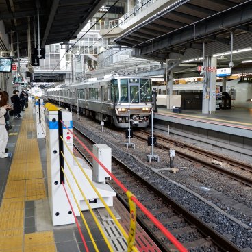 Gare JR d'Osaka, quai du train local JR pour Kyoto