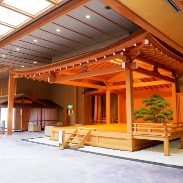 Wakura Onsen, scène de théâtre Nô au ryokan Kagaya