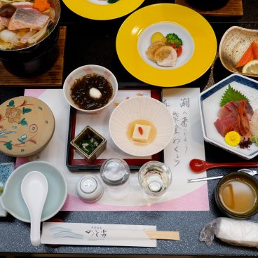 Wakura Onsen, dîner traditionnel japonais du ryokan Notoraku