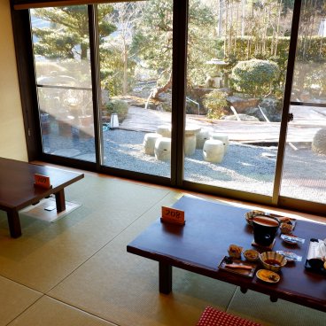 Yumoto Onsen Ohara Sanso (Kyoto), salle de restauration avec petit-déjeuner japonais servi