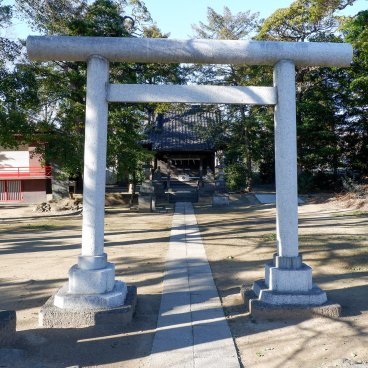 Katsushika (Tokyo), sanctuaire Higashimizumoto Kumano-jinja à l'entrée du parc Mizumoto