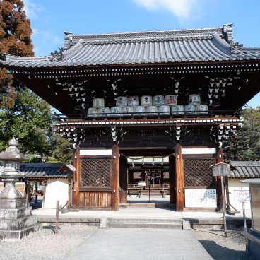 Umenomiya Taisha (Kyoto), porte Romon à l'entrée du sanctuaire