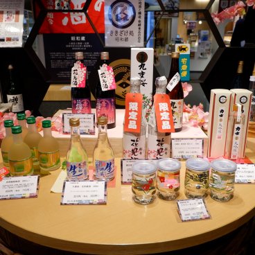 Koedo Kurari (Kawagoe), à l'intérieur de la boutique de saké Kikizake dokoro 4