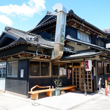 Sumibiyaki Unagi Higashiyama Bussan (Shima), vue sur le bâtiment traditionnel du restaurant