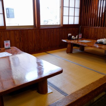 Sumibiyaki Unagi Higashiyama Bussan (Shima), salle de restauration traditionnelle sur tatami