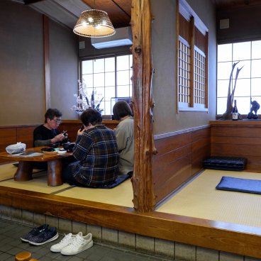 Sumibiyaki Unagi Higashiyama Bussan (Shima), salle de restauration traditionnelle sur tatami 4