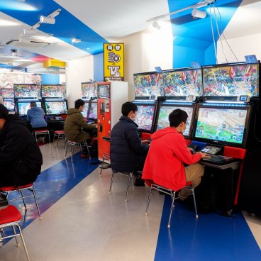 Namco Akihabara (Tokyo), sous-sol B1F consacré au jeu Mobile Suit Gundam Extreme Vs. 2 XBoost sur bornes d'arcade