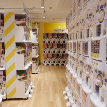 Namco Akihabara (Tokyo), étage 4F consacré aux jouets en capsules Gashapon