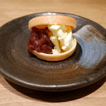 Otaru Masazushi Ginza (Tokyo), assiette de dessert à l'azuki (pâte de haricot rouge)