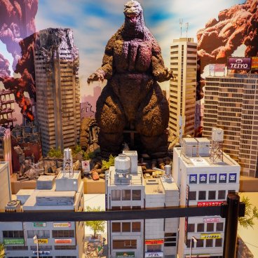 Statue de la tête de Godzilla (Kabukicho, Shinjuku à Tokyo), exposition à l'étage 8F de l'hôtel Gracery