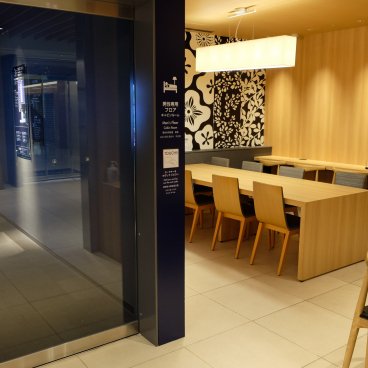 First Cabin Kansai Airport (Osaka), salle commune de l'hôtel