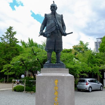 Hokoku-jinja (Osaka), statue de Toyotomi Hideyoshi