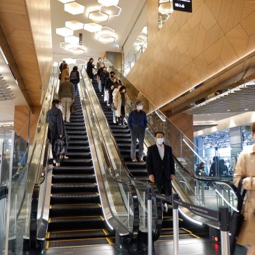 Yaesu (Tokyo), escalators de Tokyo Midtown Yaesu