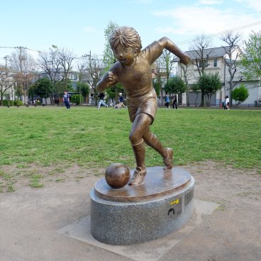 Pèlerinage Captain Tsubasa (Katsushika, Tokyo), statue de Taro Misaki à taille réelle