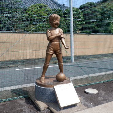 Pèlerinage Captain Tsubasa (Katsushika, Tokyo), statue de Ozora Tsubasa à taille réelle