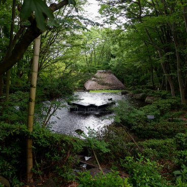 Shikoku Mura (Takamatsu), Fontaine "Agencement de pierres" par le sculpteur Masayuki Nagare