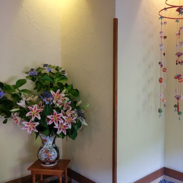 Yamabiko Ryokan (Kurokawa Onsen), décoration traditionnelle et saisonnière 3
