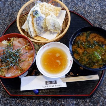 Ginrin (Shima), menu Tekone sushi, Tempura et soupe miso