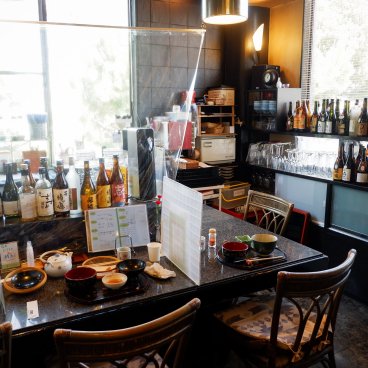 Ginrin (Shima), places autour du comptoir du restaurant