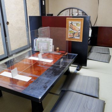 Ginrin (Shima), tables du restaurant dans une salle sur tatami