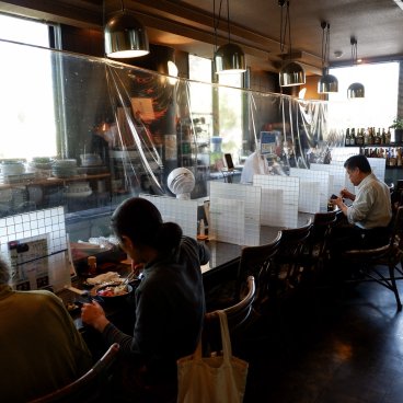 Ginrin (Shima), places autour du comptoir du restaurant 2