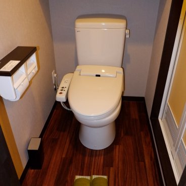 Hida Hanasatonoyu Takayama Ouan, toilettes de la chambre double de luxe à la japonaise