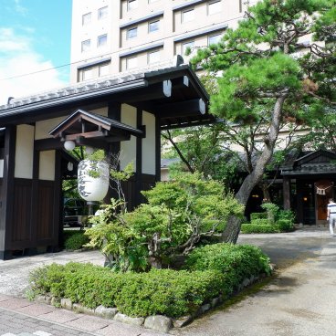 Hida Hanasatonoyu Takayama Ouan, entrée de l'hôtel 2