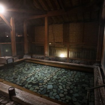 Yufuin Baien Garden Resort, bain commun et onsen semi en plein-air de nuit