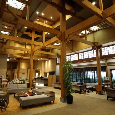 Yufuin Baien Garden Resort, hall de réception du ryokan