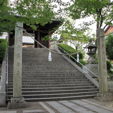Achi-jinja (Kurashiki), escaliers en pierre à l'entrée du sanctuaire 2