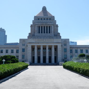 Bâtiment de la Diète nationale (Tokyo), vue sur la façade avant extérieure