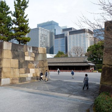 Kokyo Higashi Gyoen (Tokyo), promenade entre les anciennes fortifications féodales