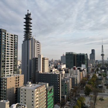 Hisaya Odori (Nagoya), vue aérienne par drone du parc et de la tour Mirai Tower 2
