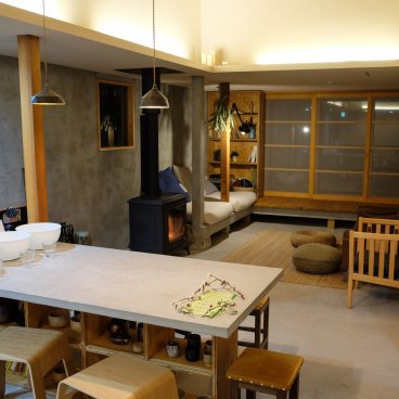 La toile (Mitoyo, Shikoku), vue sur le salon depuis la cuisine