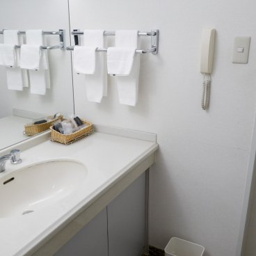 Hotel Aomori, lavabo de la salle de bains de la chambre Twin
