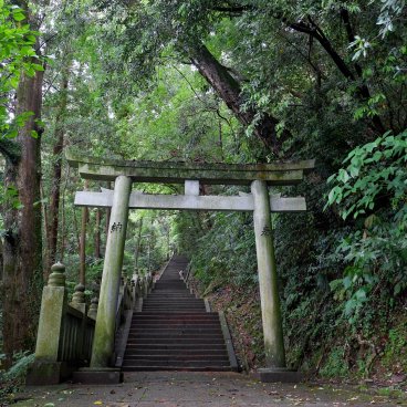 Kotohira-gu (Shikoku), Chemin en direction de l'Oku no sha