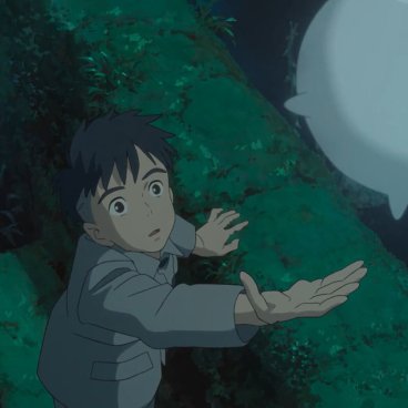 Le Garçon et le Héron de Miyazaki, image de Mahito et d'une créature Warawara