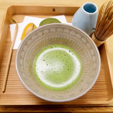 Nishio (Nagoya), expérience de thé matcha lors de la visite de l'entreprise Aoi Seicha
