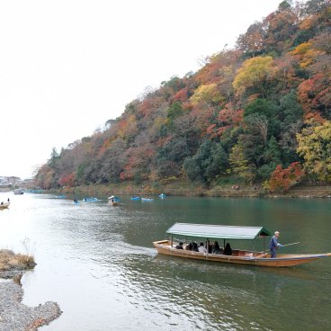 Togetsukyo (Kyoto), balade en barque sur la rivière Katsura à l'automne 2