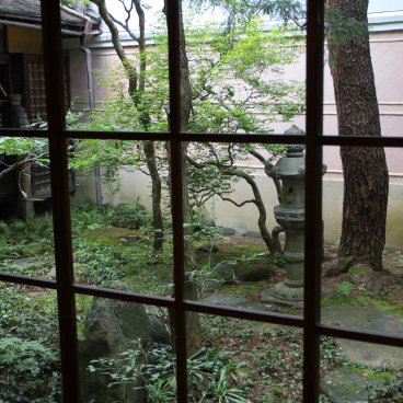 Kusakabe Mingeikan (Takayama), vue sur le jardin intérieur de la résidence