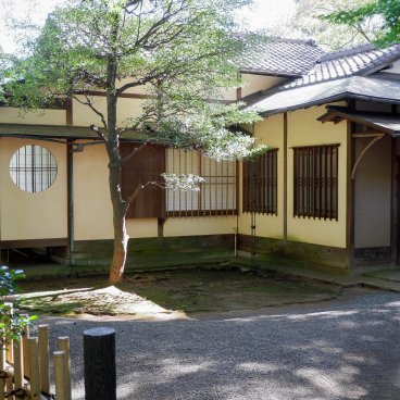 Meiji Jingu Gyoen (Tokyo), maison de thé Kaku-un-tei du jardin