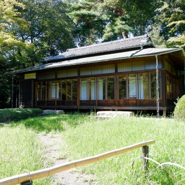 Meiji Jingu Gyoen (Tokyo), maison de thé Kakuun-tei du jardin 2