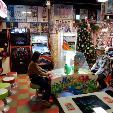 Daiba 1-chome Shotengai (Tokyo), salle d'arcade de rétrogaming 2