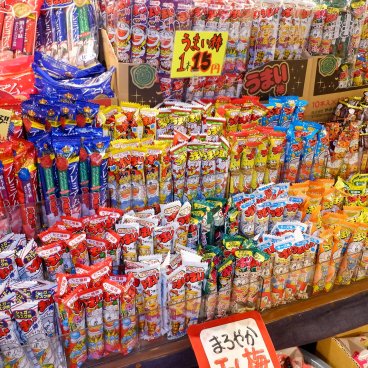 Daiba 1-chome Shotengai (Tokyo), rayon d'encas traditionnels Umaibo