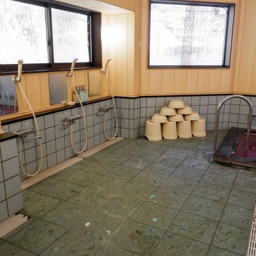 Kakurinbo (Minobu, mont Fuji), bain commun de l'auberge bouddhiste