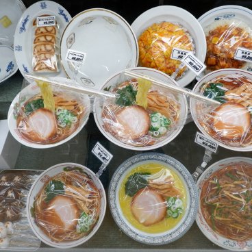 Kappabashi-dori (Tokyo), répliques en cire de bols de ramen