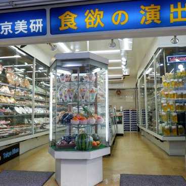 Kappabashi-dori (Tokyo), boutique de nourriture japonaise factice (plats en cire)