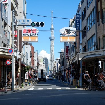 Kappabashi-dori (Tokyo), vue sur Tokyo Skytree depuis le quartier