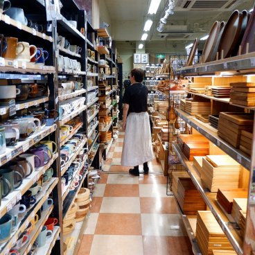 Kappabashi-dori (Tokyo), rayon de tasses et plateaux pour servir